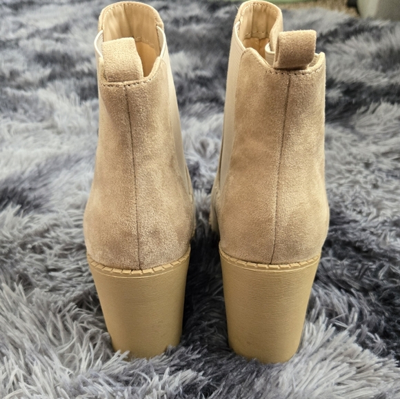 NWT SODA Elegant Tan Suede Ankle Boots Size 10 - Picture 4 of 7